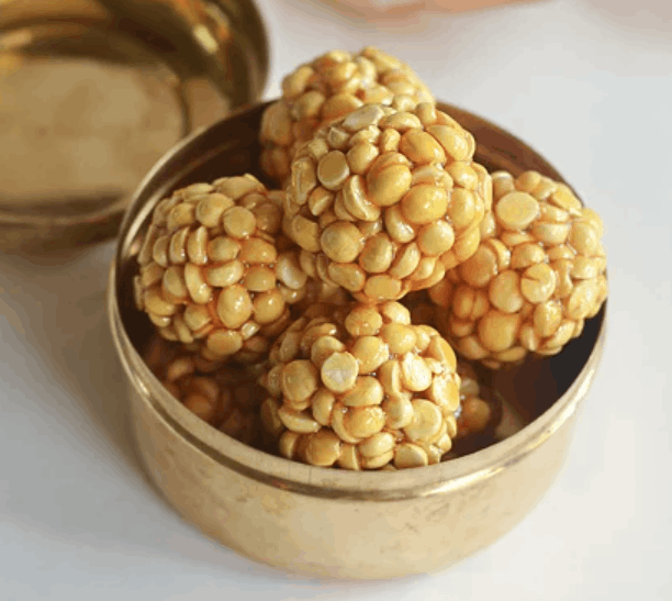 Traditional Roasted Gram Jaggery Ball (Pottukadalai Urundai)